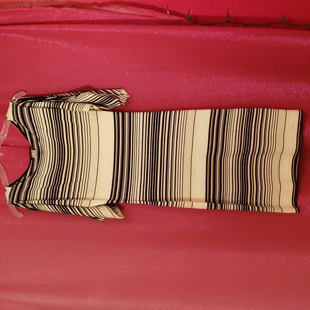 VENUS Short doleman sleeve dress Size S.